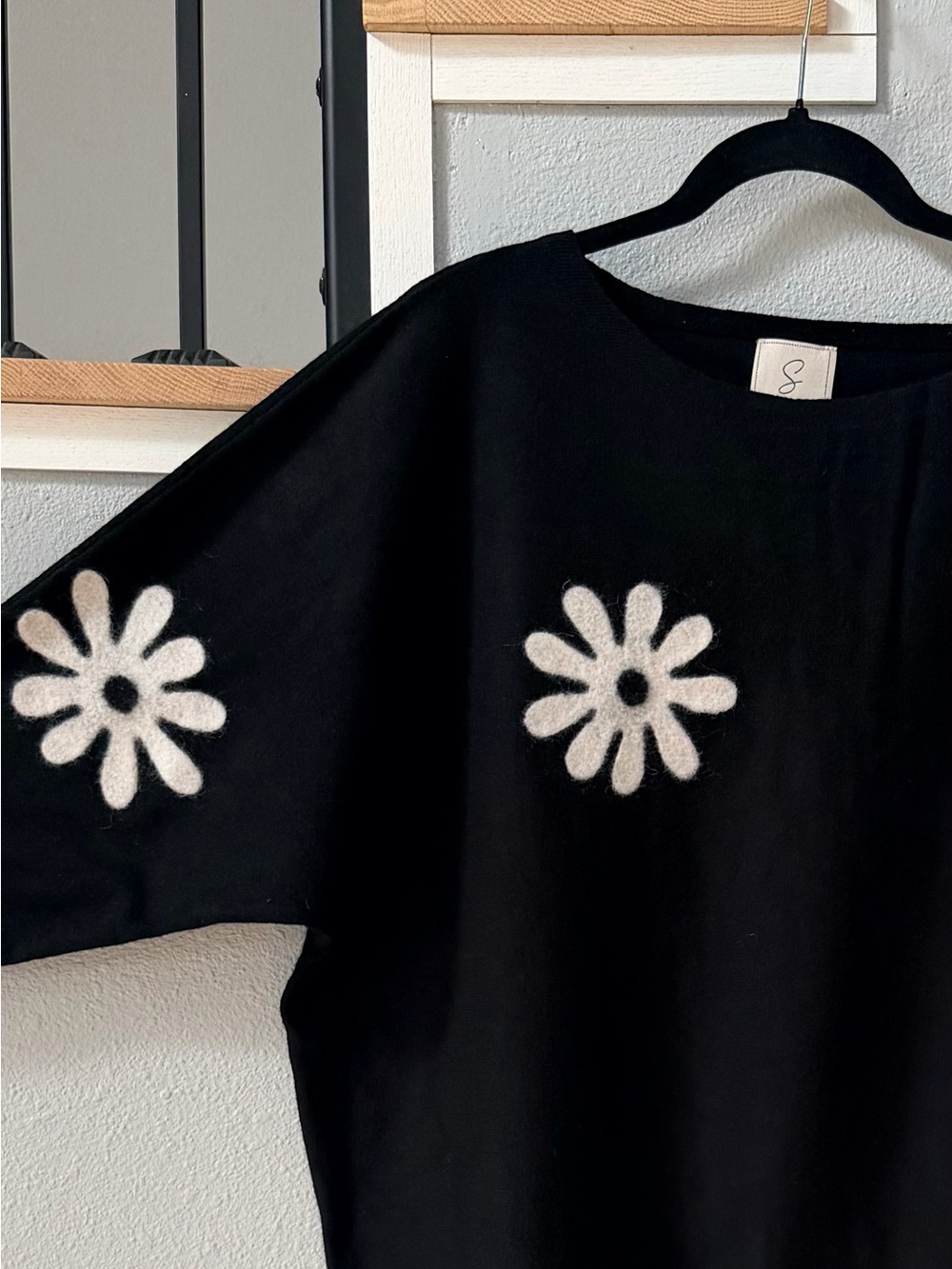 Sioni Daisy Applique Dolman Sleeve Knit Sweater Black Plus Size 1X EUC - Picture 2 of 10